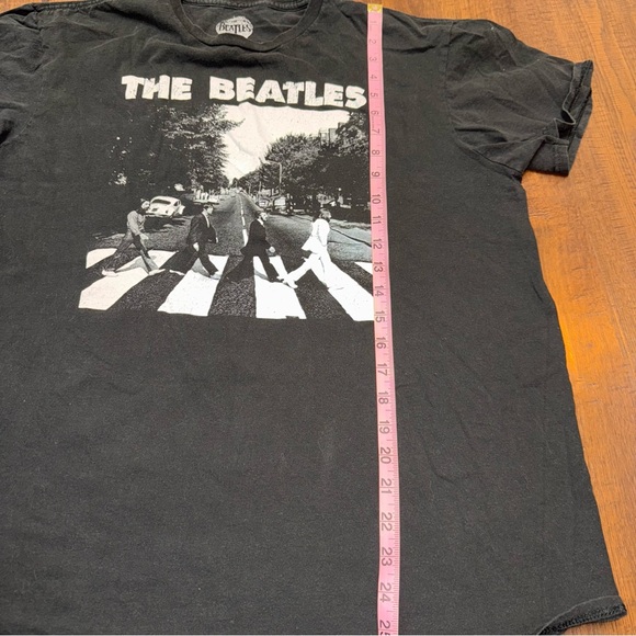 The Beatles Black & White Abbey Road Graphic T-shirt - Picture 5 of 6